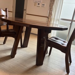 ダイニングテーブルの画像