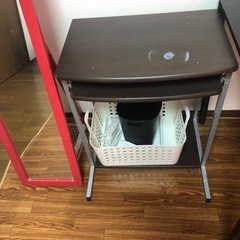 パソコンデスク
の画像