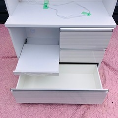 早い者勝ち　食器棚の画像