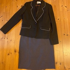 レディースのフォーマルスーツ3点セット11号の画像