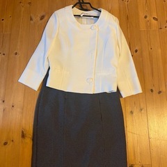 レディースのフォーマルスーツ3点セット11号の画像