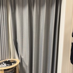 ニトリ 遮光1級カーテン 2枚セット グレー 100×200（使用感あり） の画像