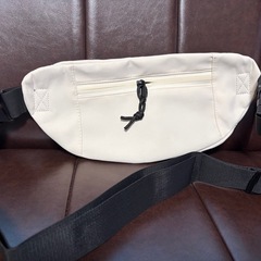 ウエストポーチ　カラーホワイト　新品未使用品‼️最後のお値下げ‼️の画像