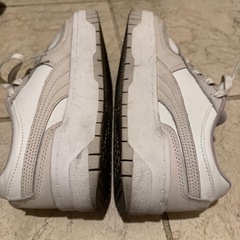 PUMA スニーカーの画像
