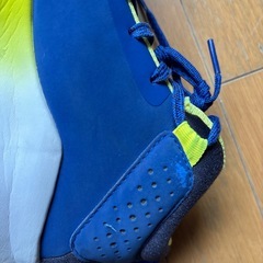 adidas バスケットシューズ 青/黄色　子ども用22cmの画像