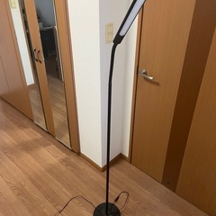  【3点セット】デスク＋椅子＋ライト すぐ使えますの画像