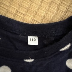 ネイビー ドット柄 Tシャツ サイズ110の画像