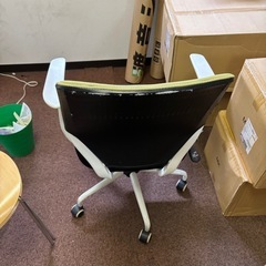 イス一脚の画像