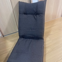 座椅子　ブラウン4つ、グリーン2つの画像