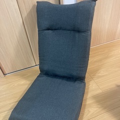 座椅子　ブラウン4つ、グリーン2つの画像