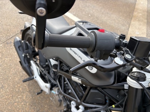 【4922km】スヴァルトピレン125 自賠R10年11月付 ショップ整備済・屋内保管 4922km】スヴァルトピレン125 自賠R10年11月付 ショップ整備済・屋内