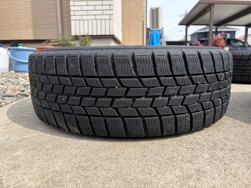 スタッドレスタイヤ 4本セット 185/60R15 ヨコハマ2本・グッドイヤー2本の混合です