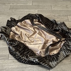 新品未使用★韓国コスメブランド「ISA KNOX（イザノックス）」ノベルティのベロア調巾着ポーチの画像