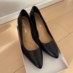 クラークス　ハイヒール黒パンプス　23.5センチの画像