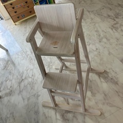 伸長式ダイニングテーブルチェアセット（ベビーチェア付き）の画像