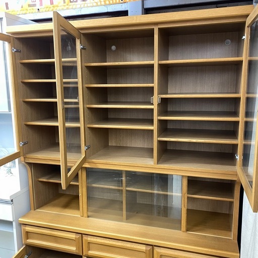 ?中古家具は朝霞市の当店へ‼️　食器棚　ナチュラルウッド　ガラス扉　キッチン　収納家具　幅130　奥45　高195　㎝　朝霞市　リサイ