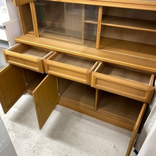 ?中古家具は朝霞市の当店へ‼️　食器棚　ナチュラルウッド　ガラス扉　キッチン　収納家具　幅130　奥45　高195　㎝　朝霞市　リサイ
