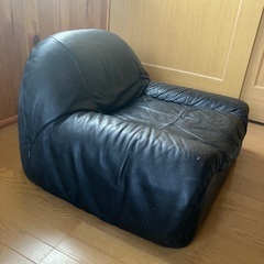 【無料】1人用ソファ（黒・革風）ゆったり座れます／引き取り限定の画像