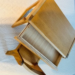 子供用机とイスの画像