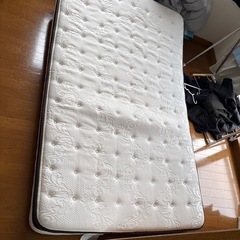 セミダブルベッドの画像