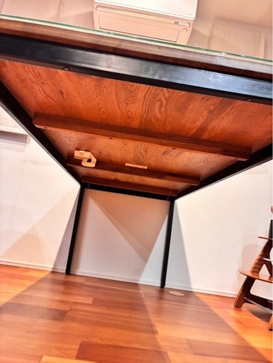 ダイニングテーブル　クラッシュゲート　ガラス天板付き