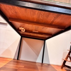 ダイニングテーブル　クラッシュゲート　ガラス天板付きの画像