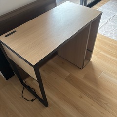 作業デスクの画像