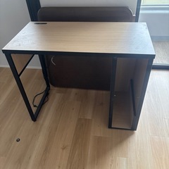 作業デスクの画像