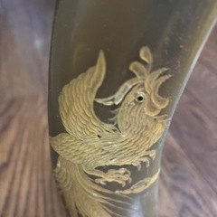 水牛の角？置物 鳳凰・龍 彫刻ではなく多分貼り付け　台座付き　刈の画像