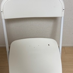 折りたたみテーブル、椅子（1脚）合わせて500円の画像
