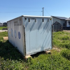 2トントラック　箱の画像