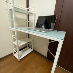 パソコンデスクの画像