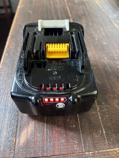 売却確定致しました。マキタ製　18V 純正　バッテリー　３個の価格　中古品ですが使用時間少ない。　
