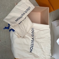 自社配送可能　VUITTONショッパーなどの画像