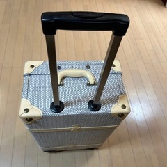 おっしゃれなスーツケース☆の画像