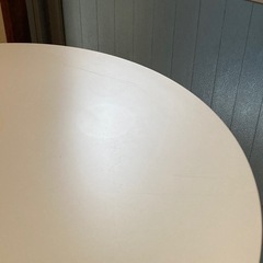 丸テーブルの画像