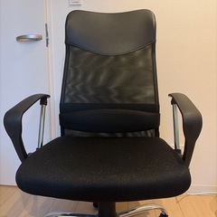 軽いゲーミングチェアの画像