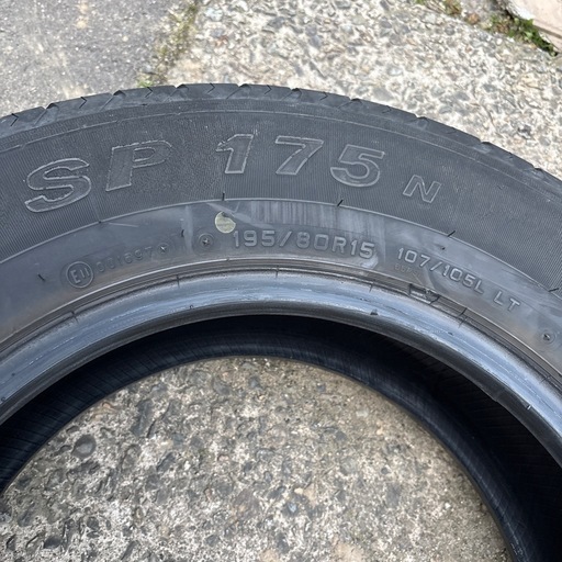 ダンロップ195/80R15  107/105L  LT