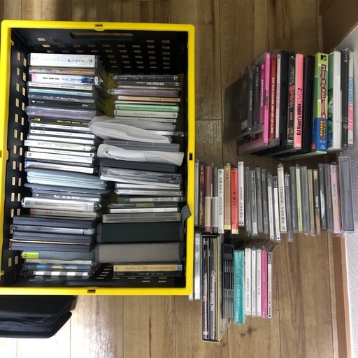 CD.ライブDVDなど大量。ケースごとまとめて