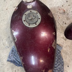 ゼファー　タンク純正の画像