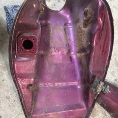 ゼファー　タンク純正の画像