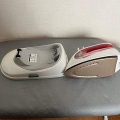 TOSHIBA Lacooコードレススチームアイロン＆アイロン台の画像