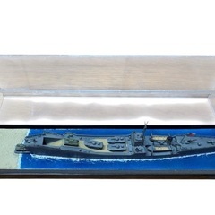 艦船模型　船名不明　ペイント済み　ケース付きの画像