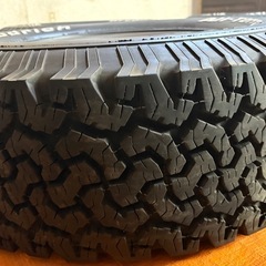 グッドリッチ　タイヤ　285　売りますの画像