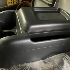 2024年2月登録　新車外し　ハイエースＳ－ＧＬ　純正コンソールボックスの画像