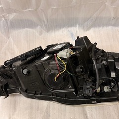 日産 セレナ C27 純正 LEDヘッドライト 左右セット 前期 日産セレナ C27系の純正LEDヘッドライト 左右セットを出品します。車両からの取り外し品です。の画像