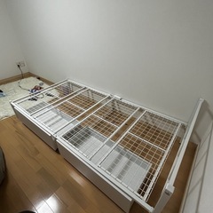シングルベッドの枠組みの画像