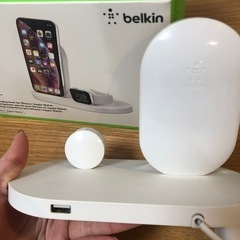 Belkin iPhone Apple Watchワイヤレス充電器 F8J235dqWHTの画像