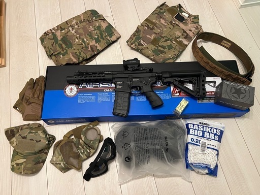 電動ガン G&G Armament（G&Gアーマメント） GC16 WILD HOG（ワイルドホッグ）、プロテクター、迷彩服上下、他  中古美品 城南区七隈駅付近 駐車場あり
