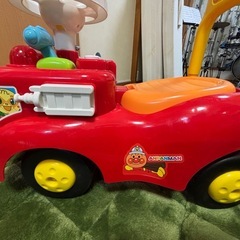 アンパンマン消防車乗用の画像